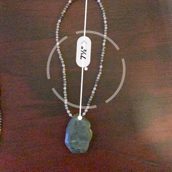 Green bead necklace with polished green stone - Picture 4 of 6